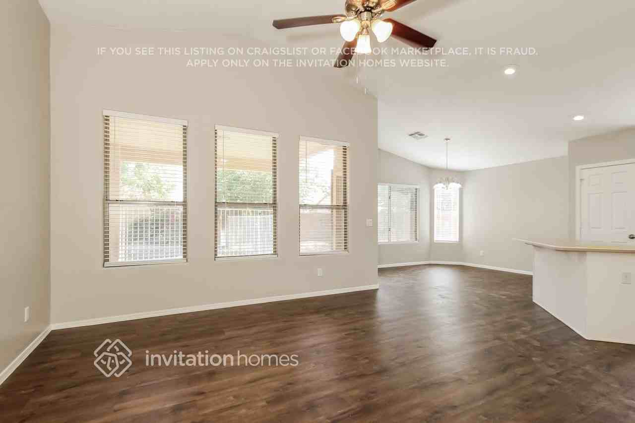 3352 E Chickadee Rd - Photo 2 of 15