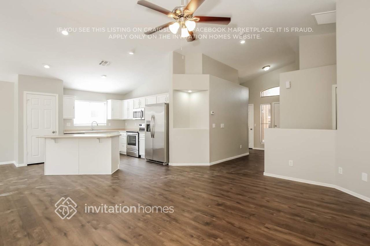 3352 E Chickadee Rd - Photo 4 of 15
