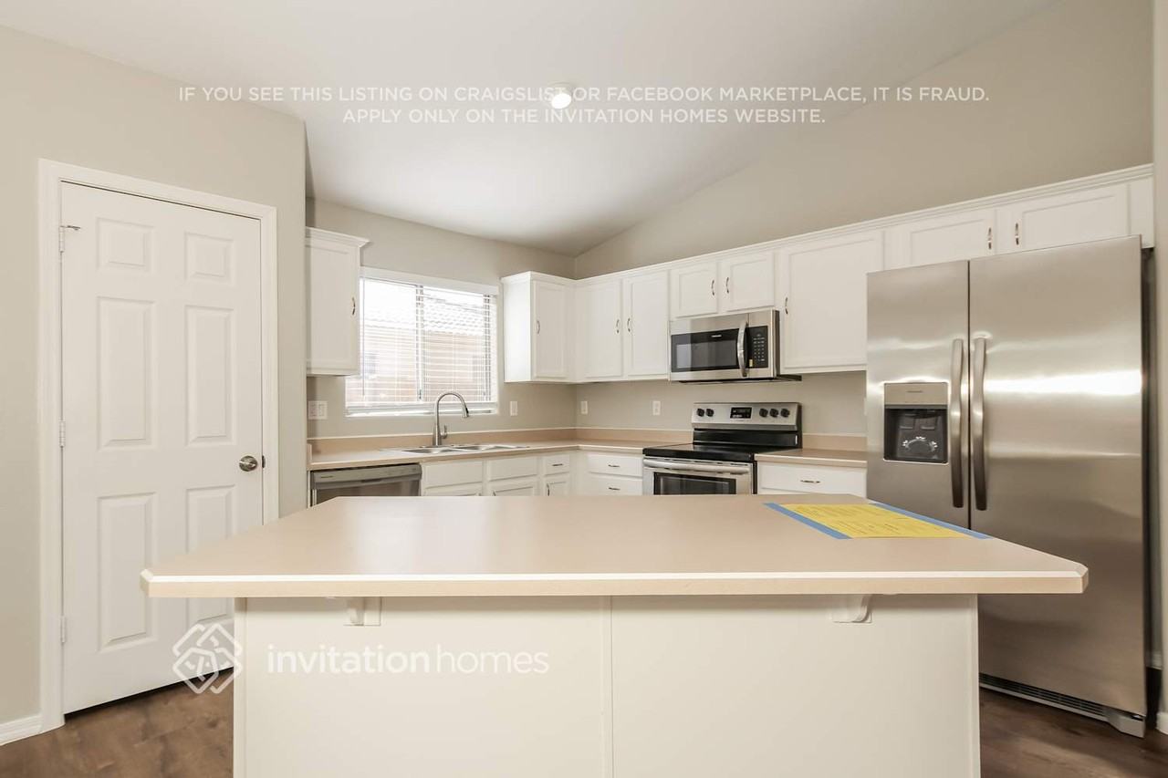 3352 E Chickadee Rd - Photo 6 of 15