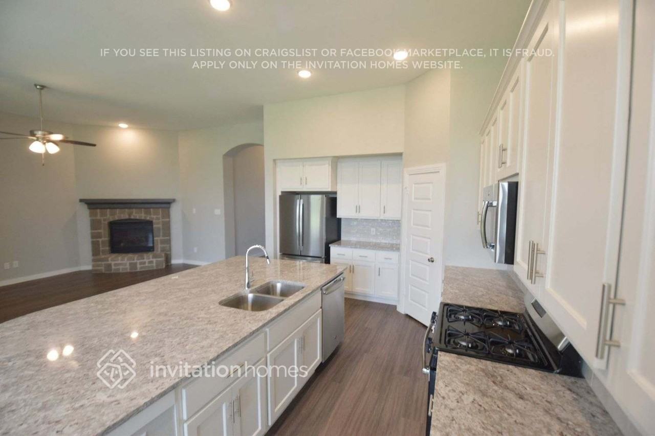 1589 Kessler Dr - Photo 4 of 8