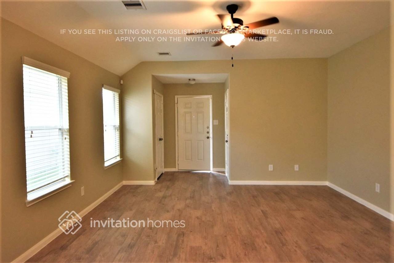18742 N Lyford Dr - Photo 2 of 11