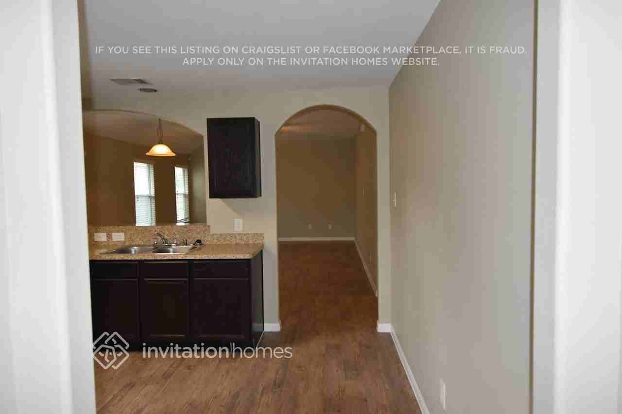 18742 N Lyford Dr - Photo 4 of 11