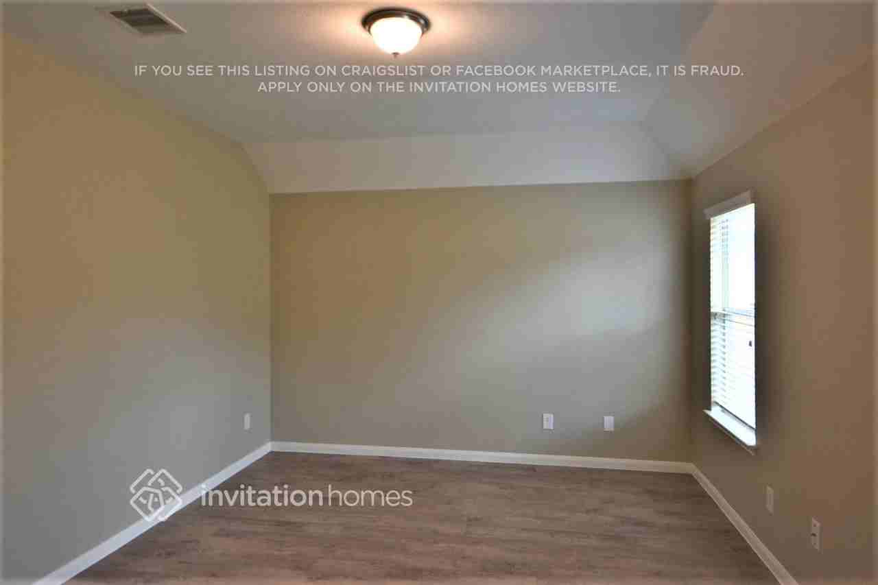 18742 N Lyford Dr - Photo 7 of 11