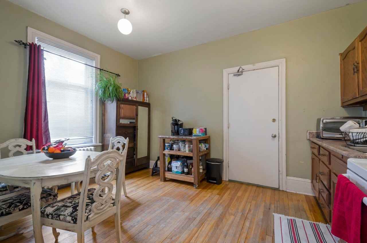 152 Goulburn Avenue - Photo 3 of 10