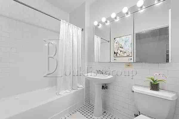 Washington St #4Q - Photo 5 of 7