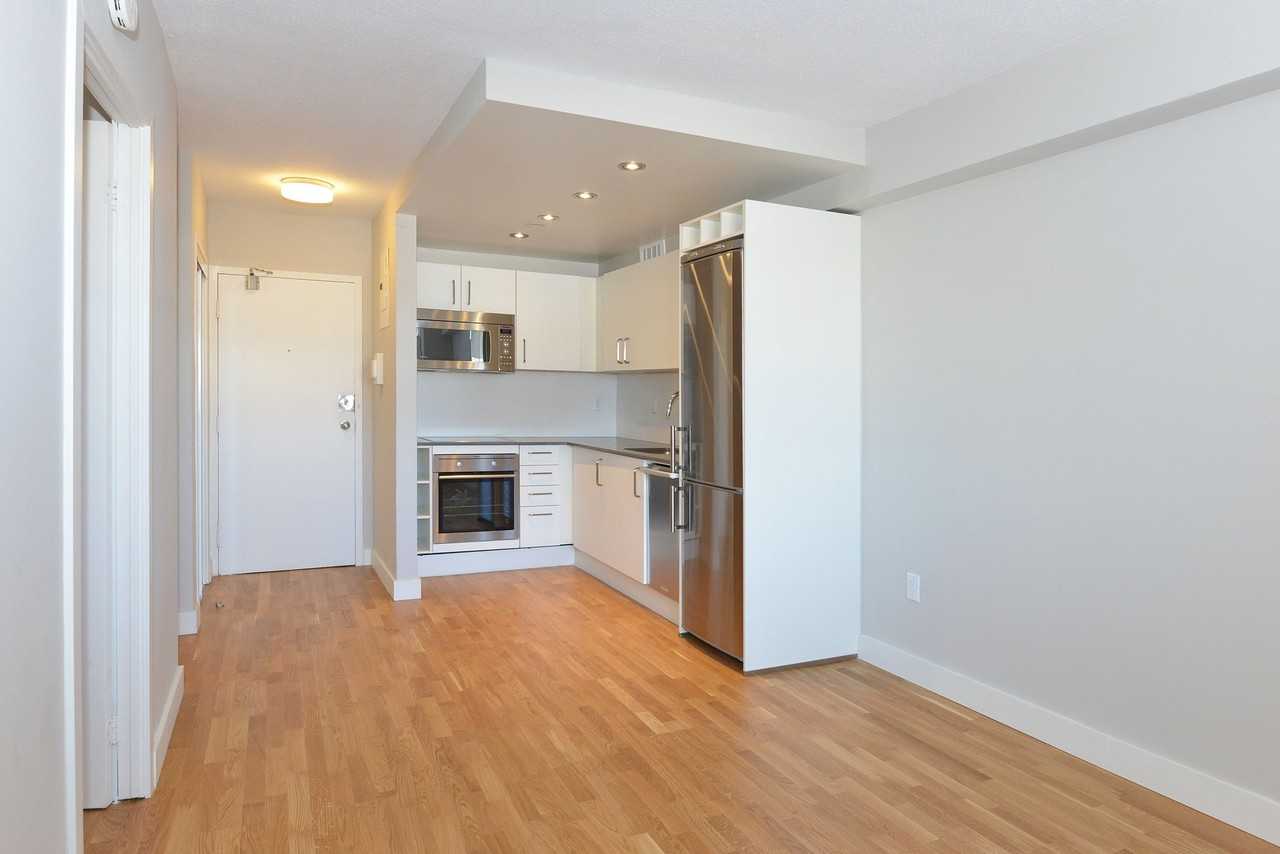 230 Oak Street - Photo 4 of 50