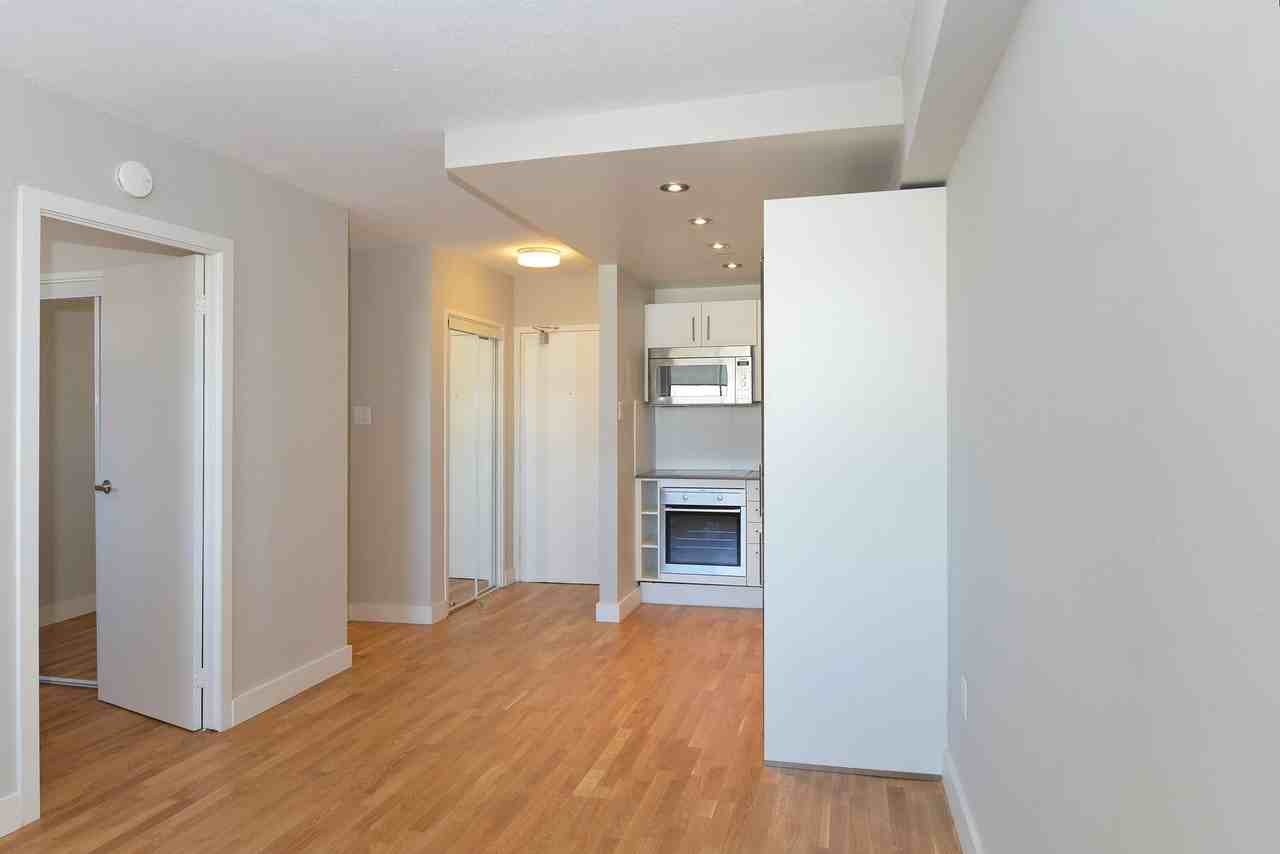 230 Oak Street - Photo 5 of 50