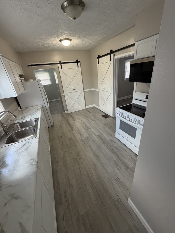 2150 E Tennessee St #1 - Photo 3 of 10