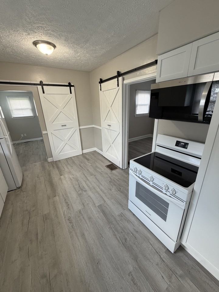 2150 E Tennessee St #1 - Photo 4 of 10