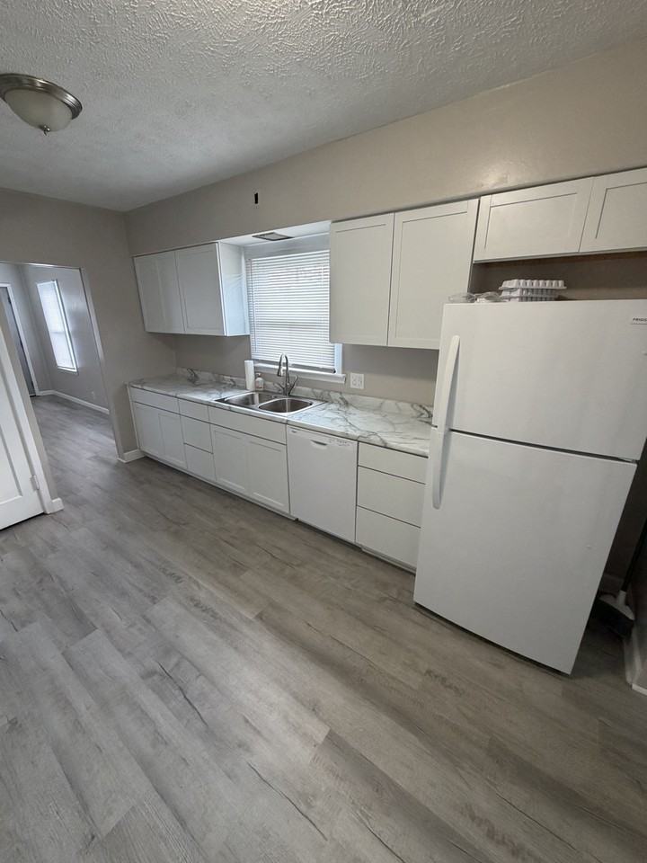 2150 E Tennessee St #1 - Photo 5 of 10