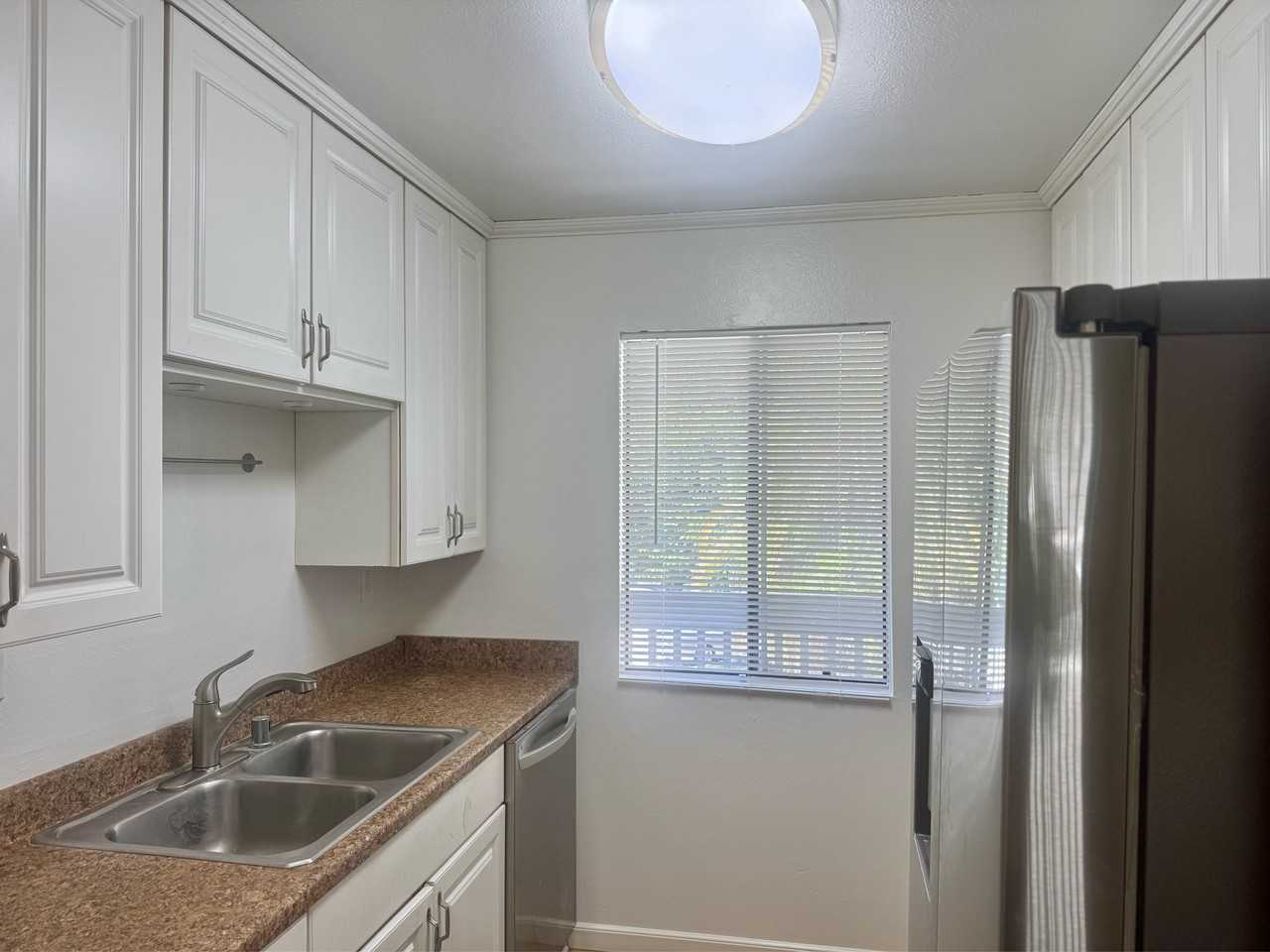 550 W Pennsylvania Ave #2 - Photo 3 of 14
