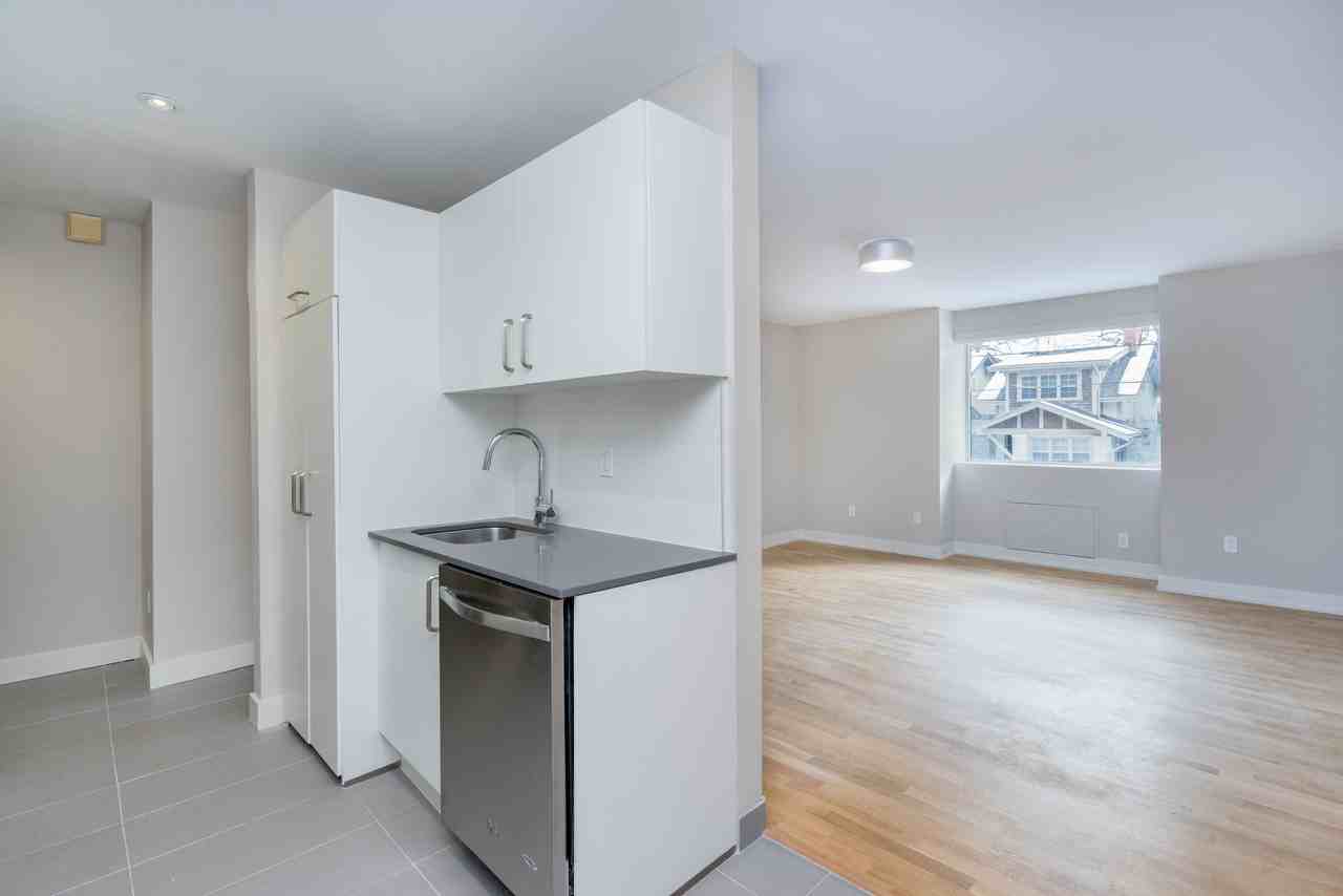 Queens End - Photo 5 of 39