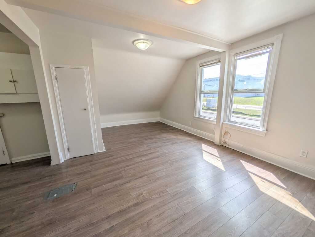 31 Ontario Rd - Photo 3 of 16