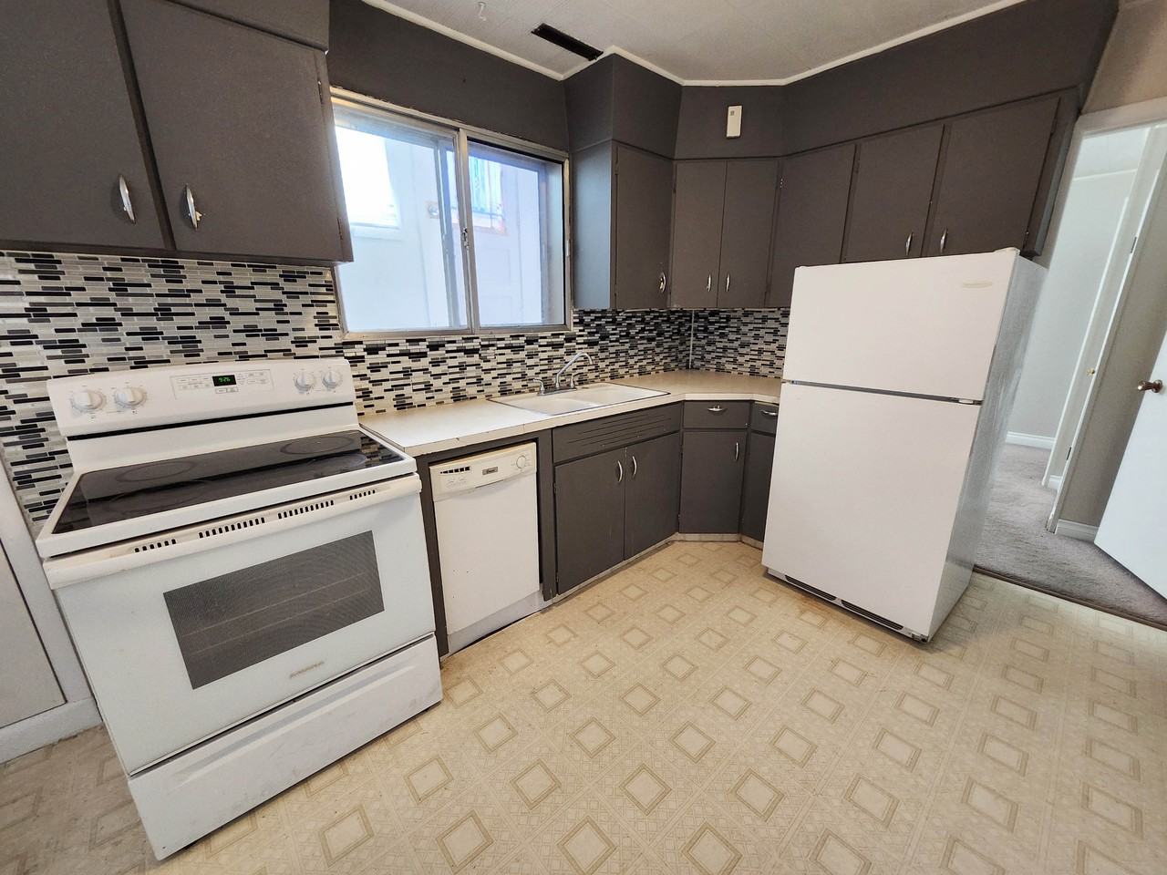 420 54 Ave Sw - Photo 7 of 15