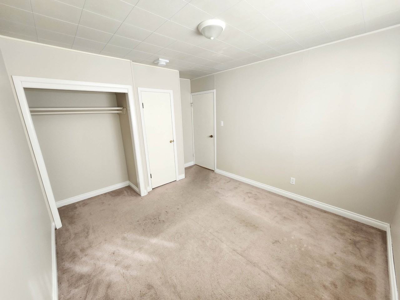 420 54 Ave Sw - Photo 7 of 15