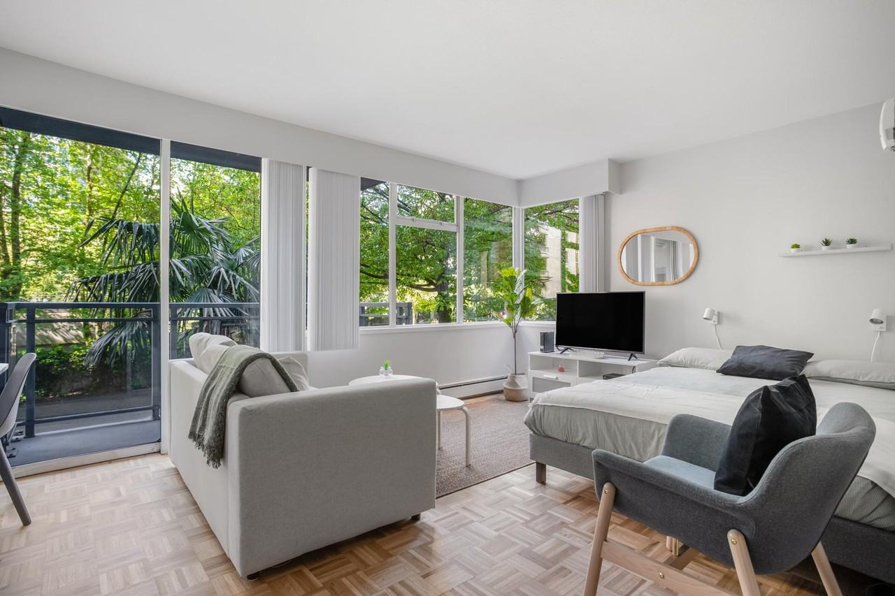1033 Haro St - Photo 4 of 8