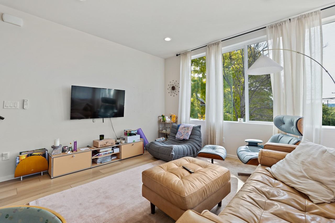 718 Nw 60th St #1 - Photo 6 of 20