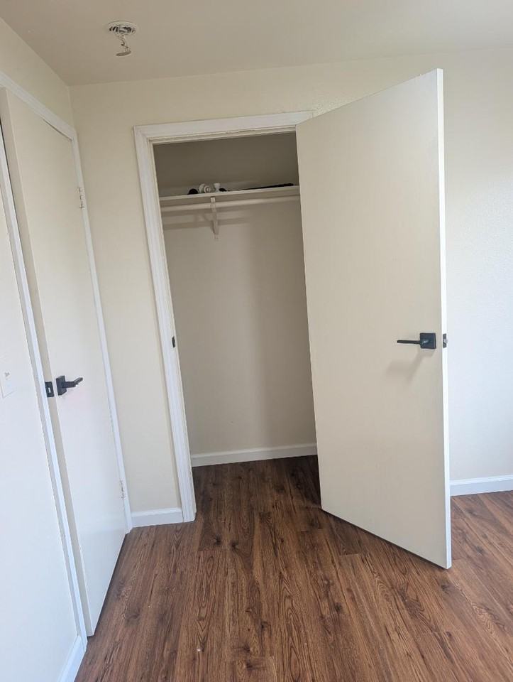 1060 Coach Way - Photo 3 of 10