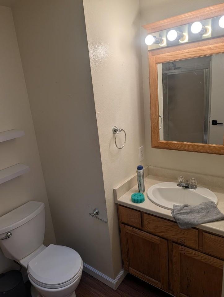 1060 Coach Way - Photo 4 of 10