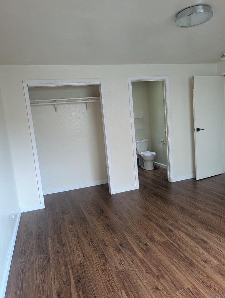 1060 Coach Way - Photo 5 of 10