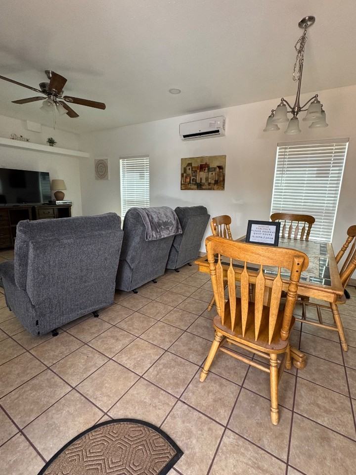 1512 Central St - Photo 2 of 10