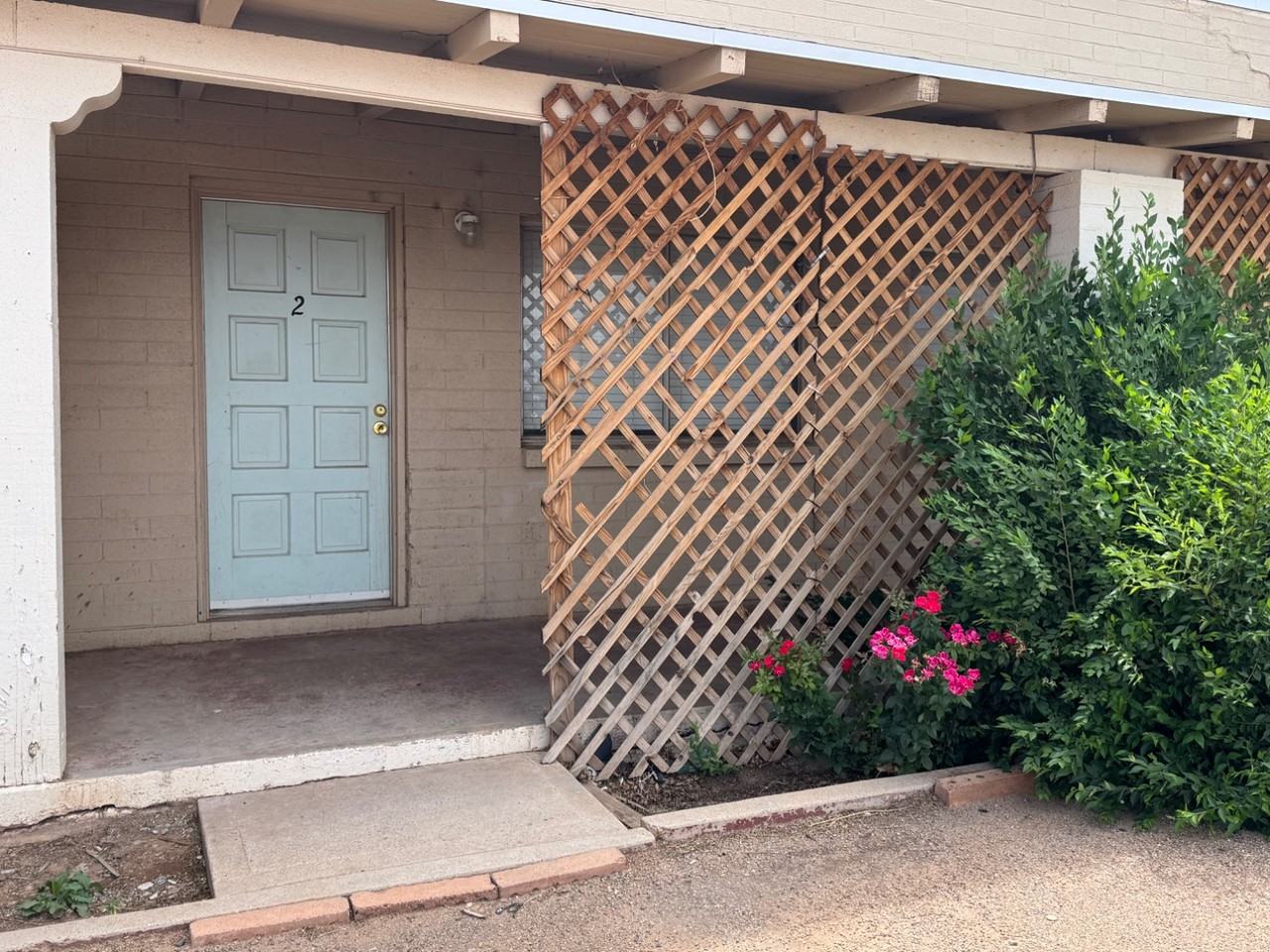 719 E Third Az Apts - Photo 2 of 10