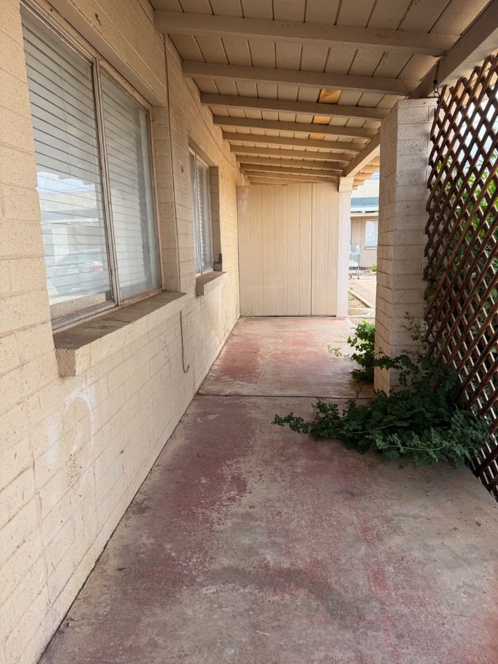 719 E Third Az Apts - Photo 3 of 10