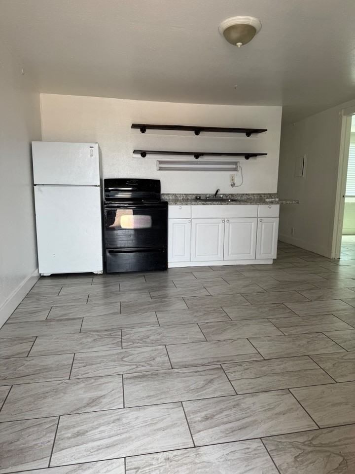 719 E Third Az Apts - Photo 4 of 10