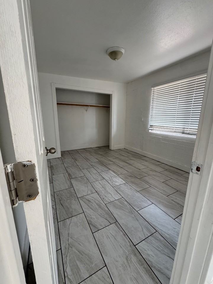 719 E Third Az Apts - Photo 5 of 10