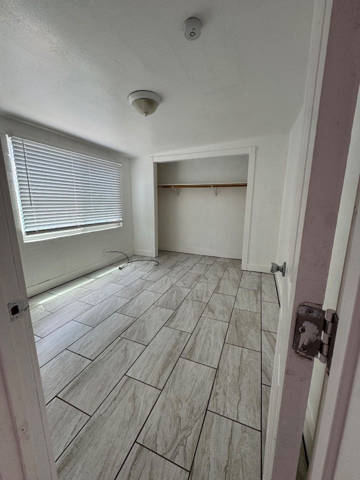 719 E Third Az Apts - Photo 6 of 10