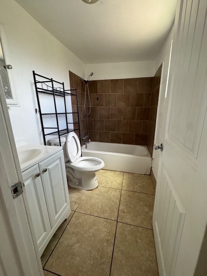 719 E Third Az Apts - Photo 7 of 10