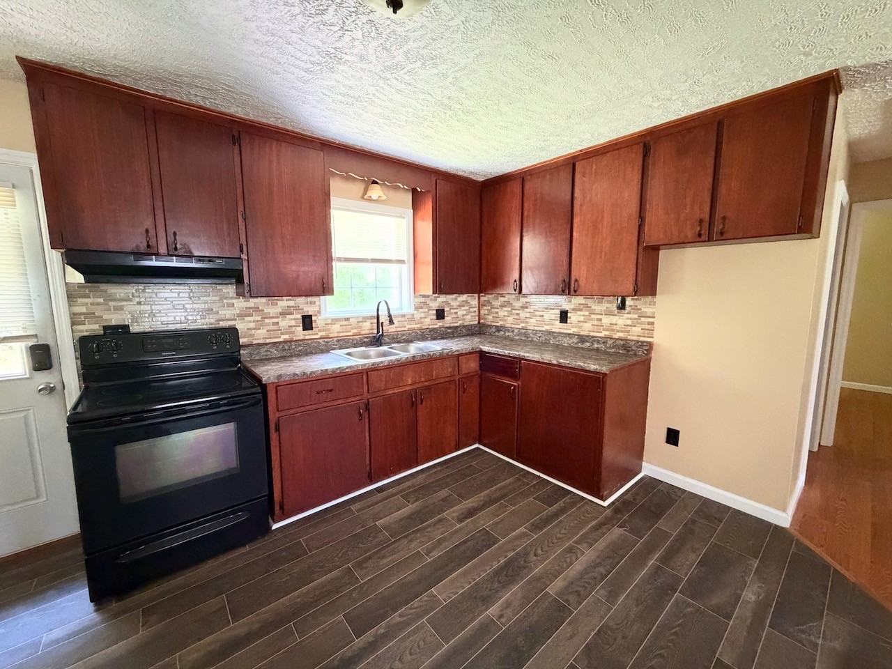 Sissom Lane Duplexes - Photo 2 of 7