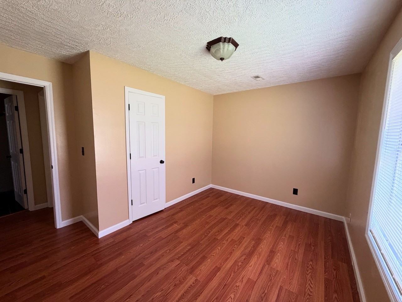 Sissom Lane Duplexes - Photo 3 of 7