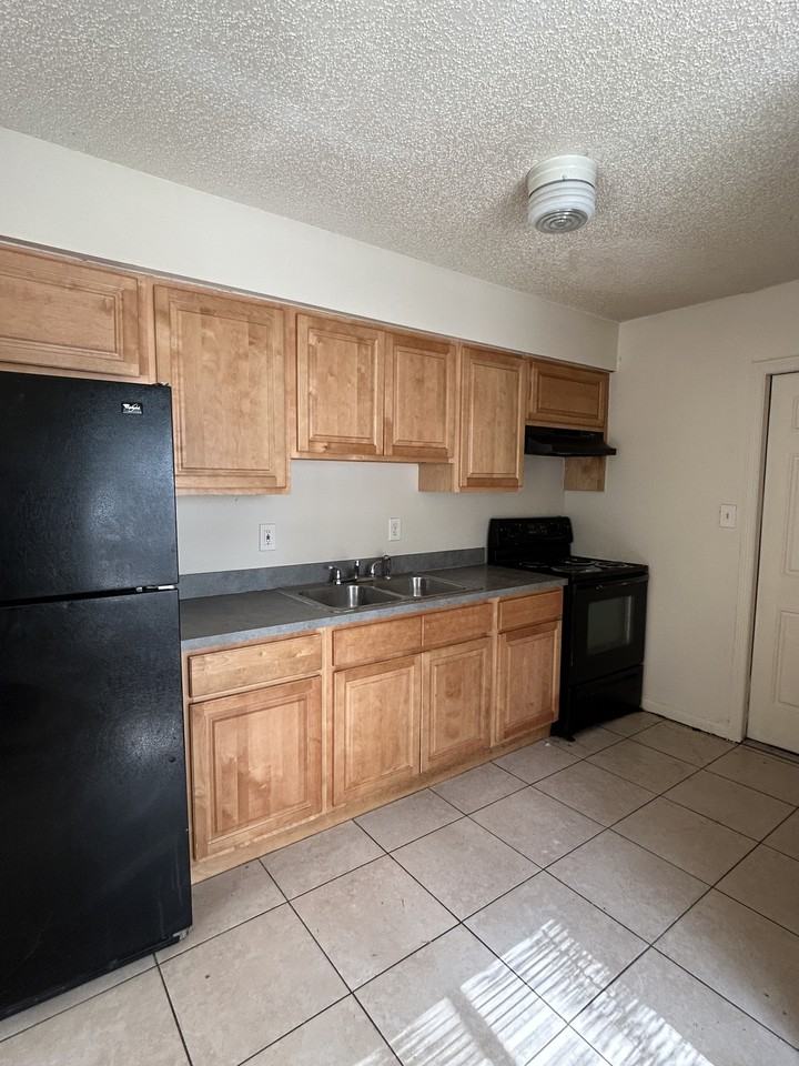 525 S Central Ave #1 - Photo 3 of 6