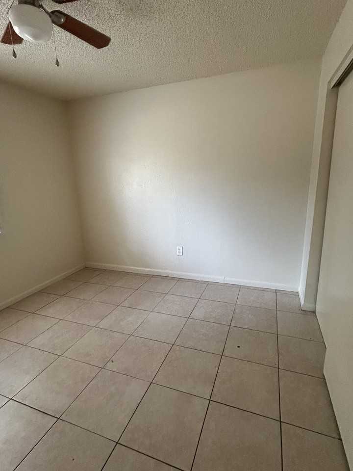 525 S Central Ave #1 - Photo 4 of 6