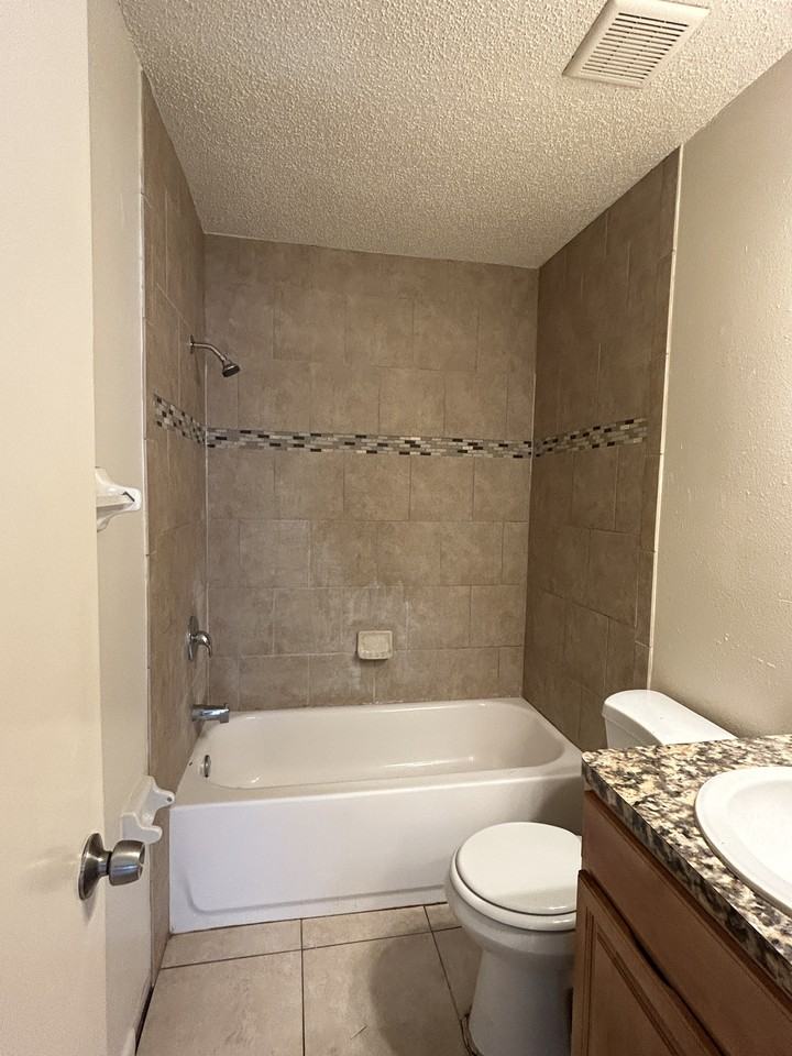 525 S Central Ave #1 - Photo 5 of 6