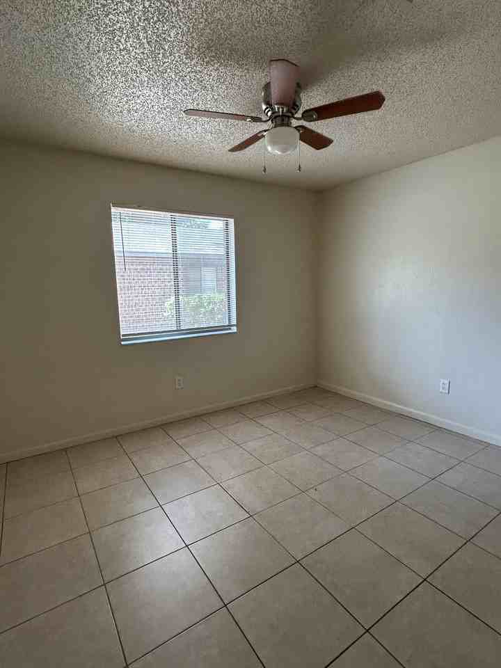 525 S Central Ave #1 - Photo 6 of 6