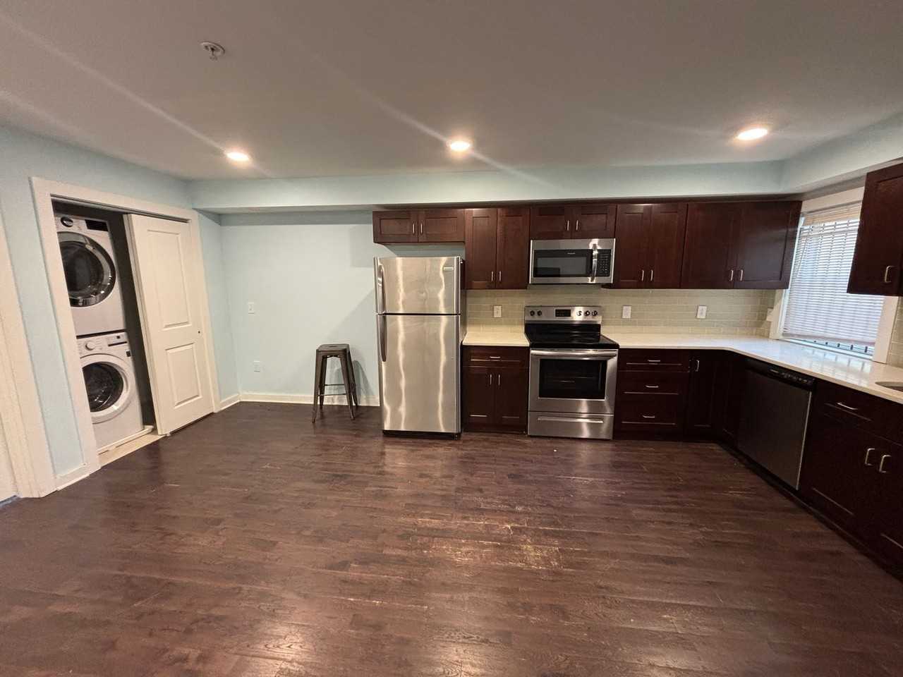 1609 Sydenham - Photo 2 of 50