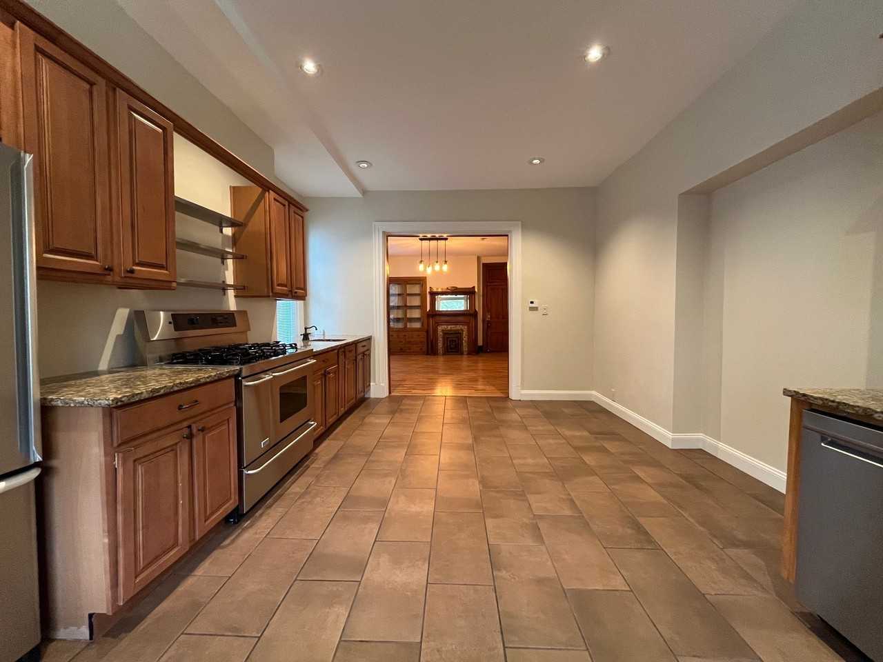 347 Stratford Ave #1 - Photo 2 of 47