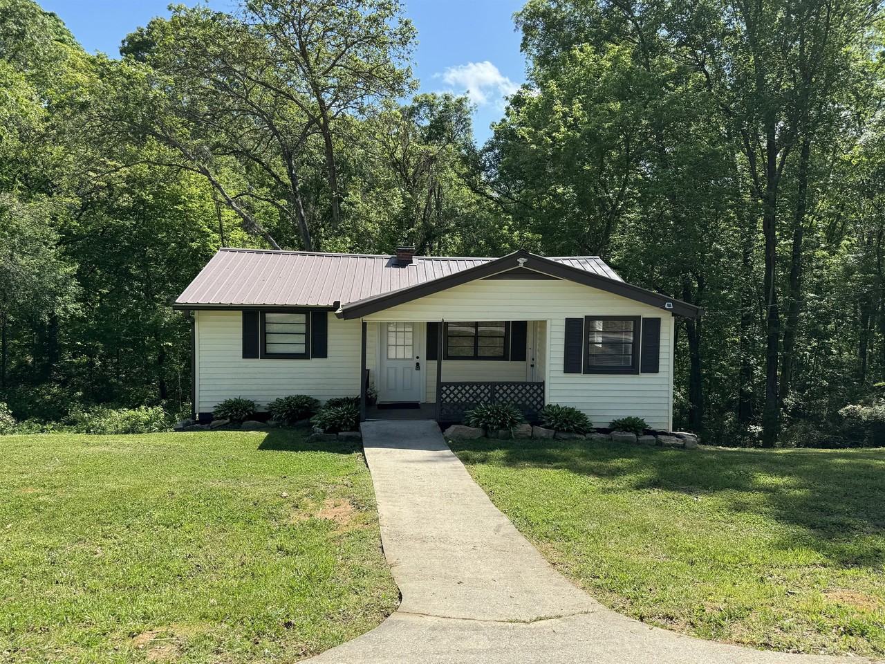 746 Bishop Dr #1