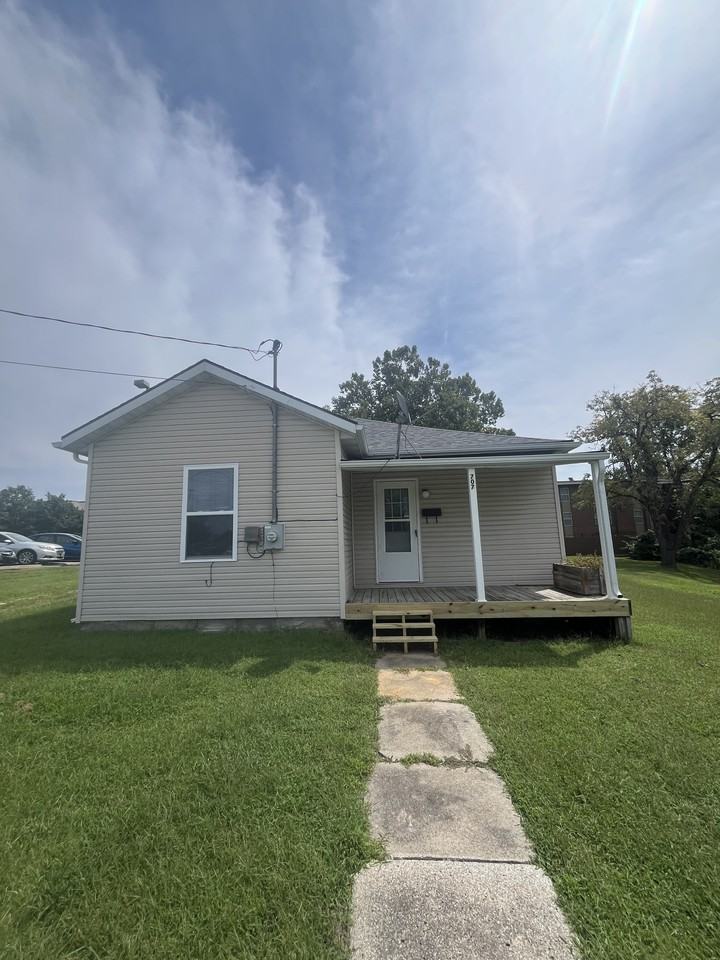 707 S College Ave #1