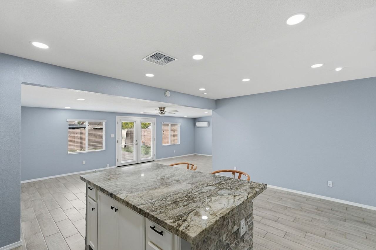 2934 N 79th Ln - Photo 4 of 31