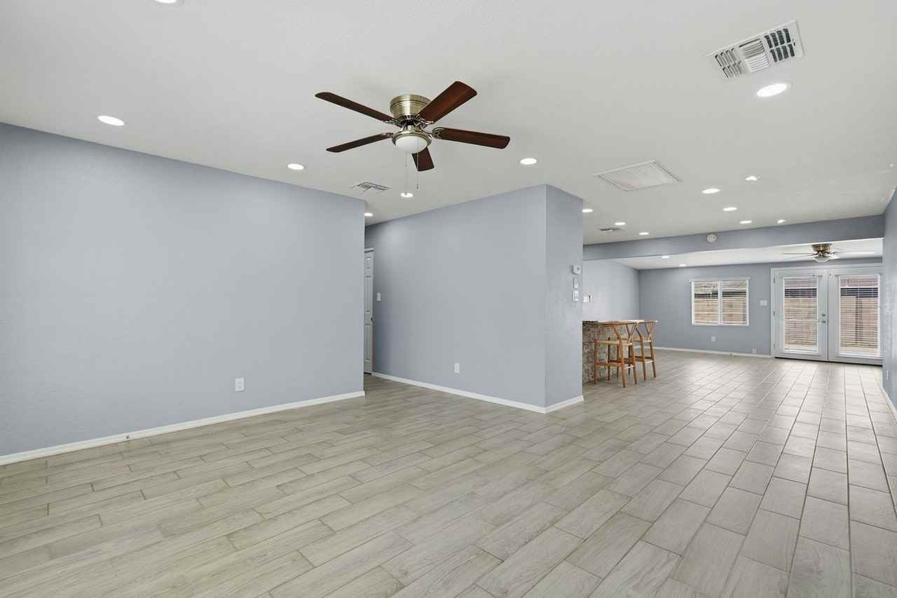 2934 N 79th Ln - Photo 7 of 31