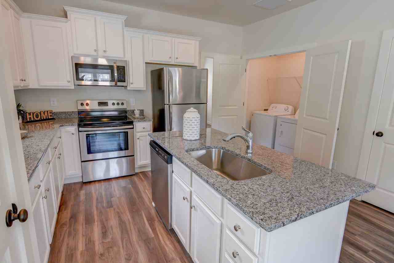 3 Bedroom Cottage Close to University of North Georgia! - Photo 4 of 14