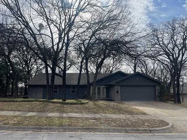 671 Springhill Dr - Photo 2 of 17