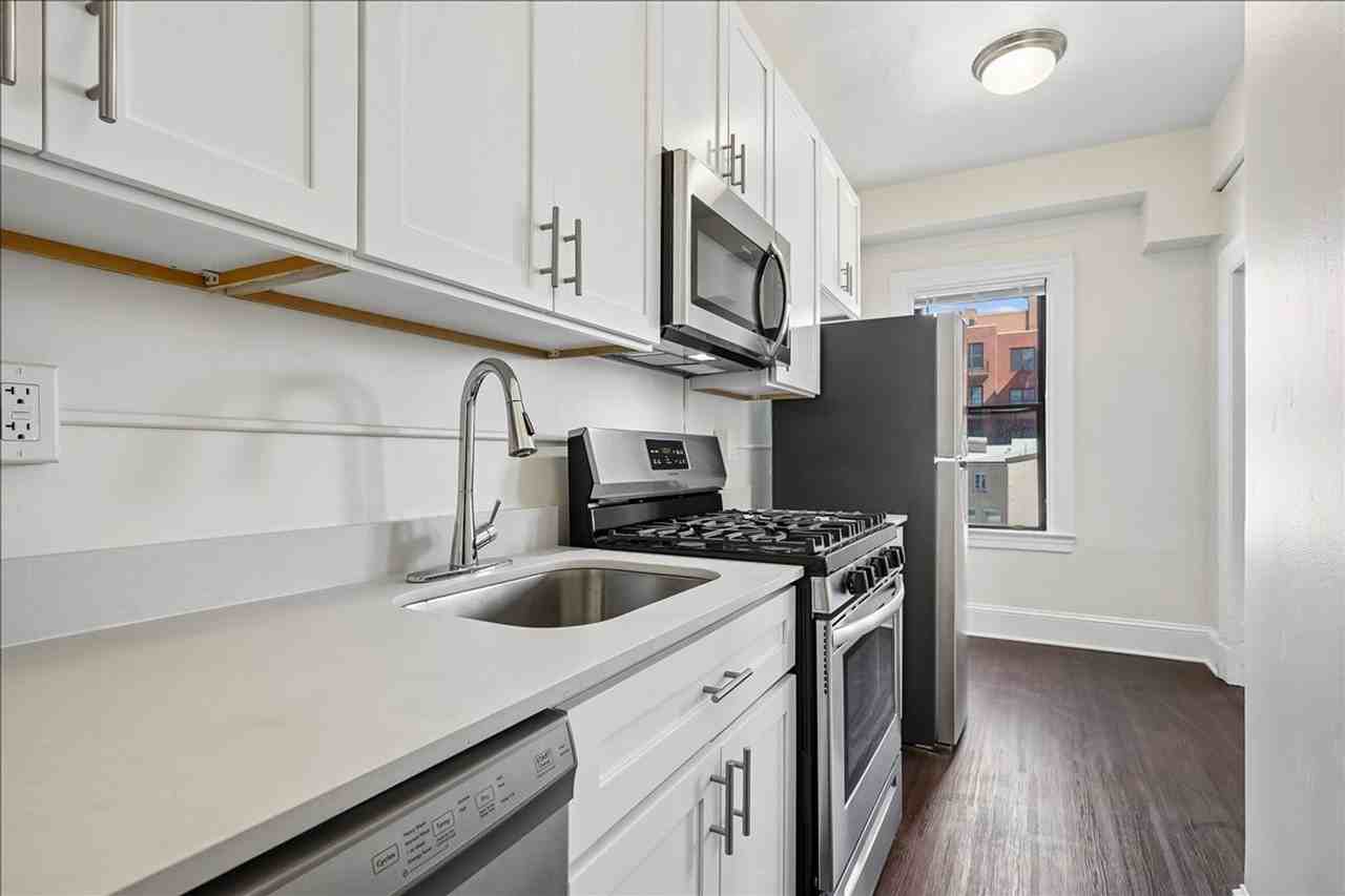 1616 16th Street NW - Photo 7 of 22