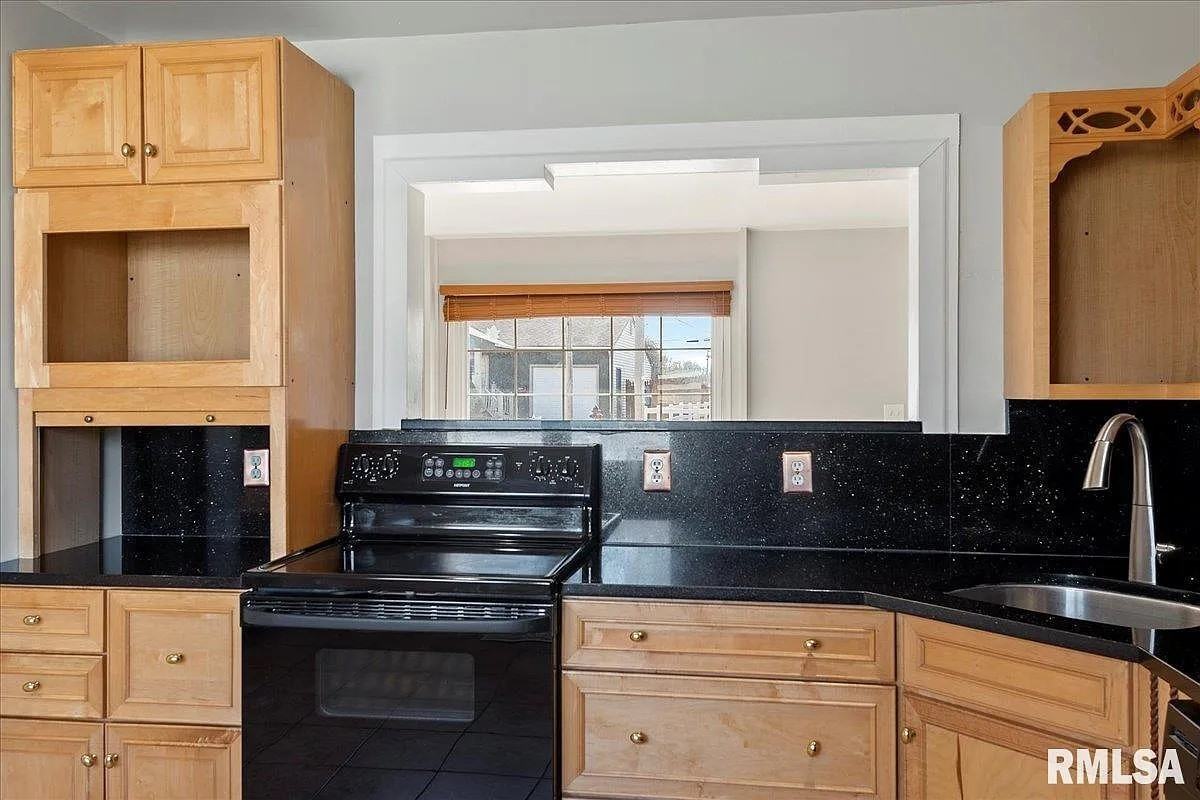 93 Dawn Dr #1 - Photo 6 of 9