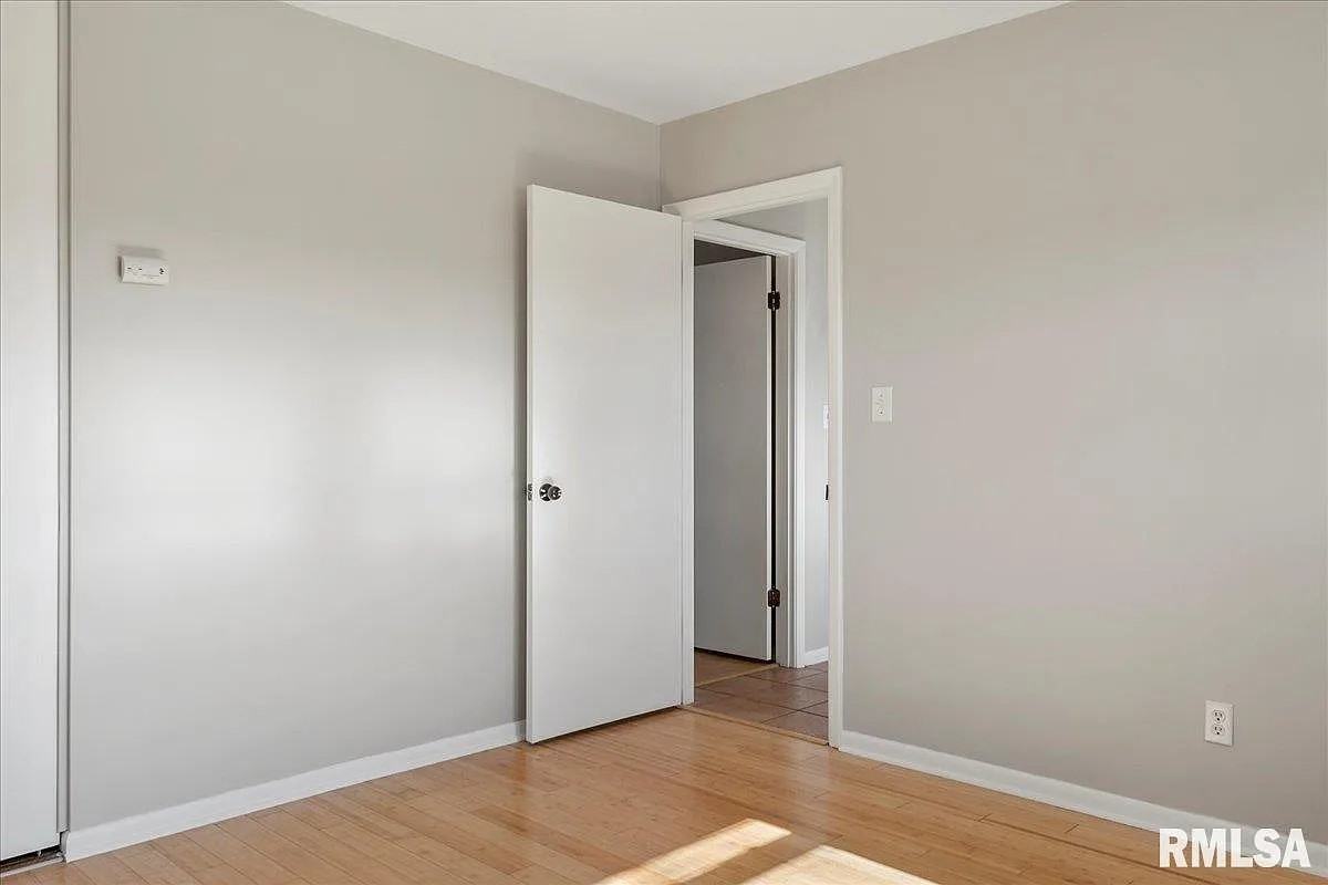 93 Dawn Dr #1 - Photo 7 of 9