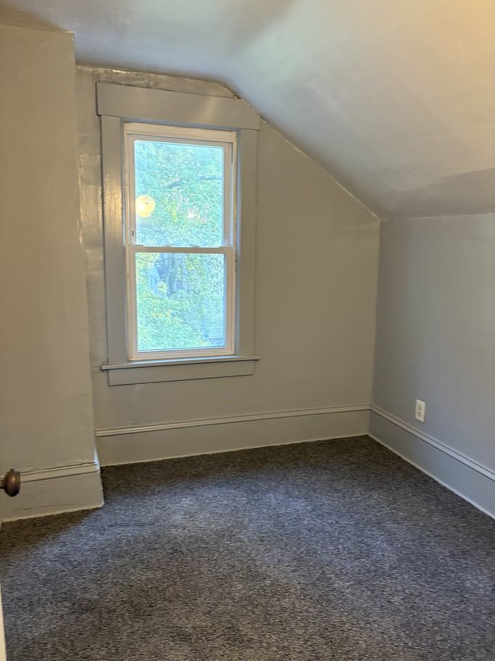 1920 3rd St Se #1 - Photo 6 of 12
