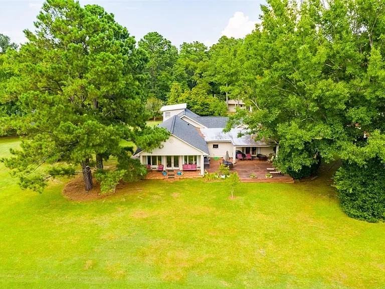 2760 Louisville Rd #1 - Photo 3 of 16